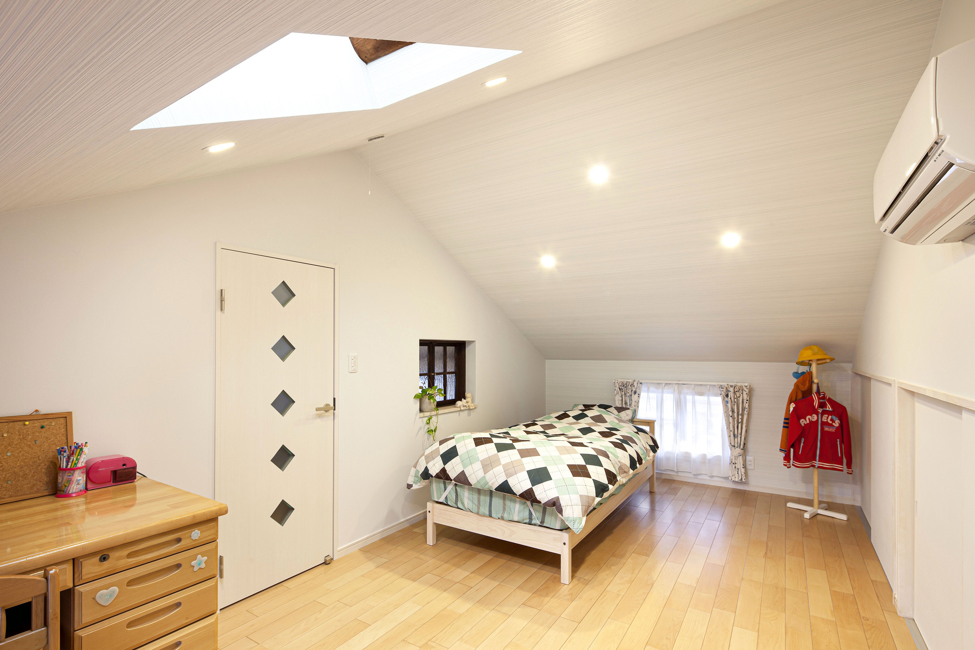 眠っていた屋根裏がタイプの違う子供部屋に